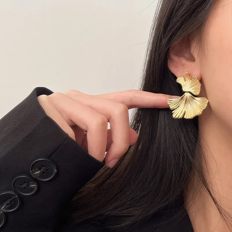 Simple Silver Color Metal Big Plant Ginkgo Leaf Earrings for Women Fashion Statement Stud Earring Jewelry Gift Pendiente